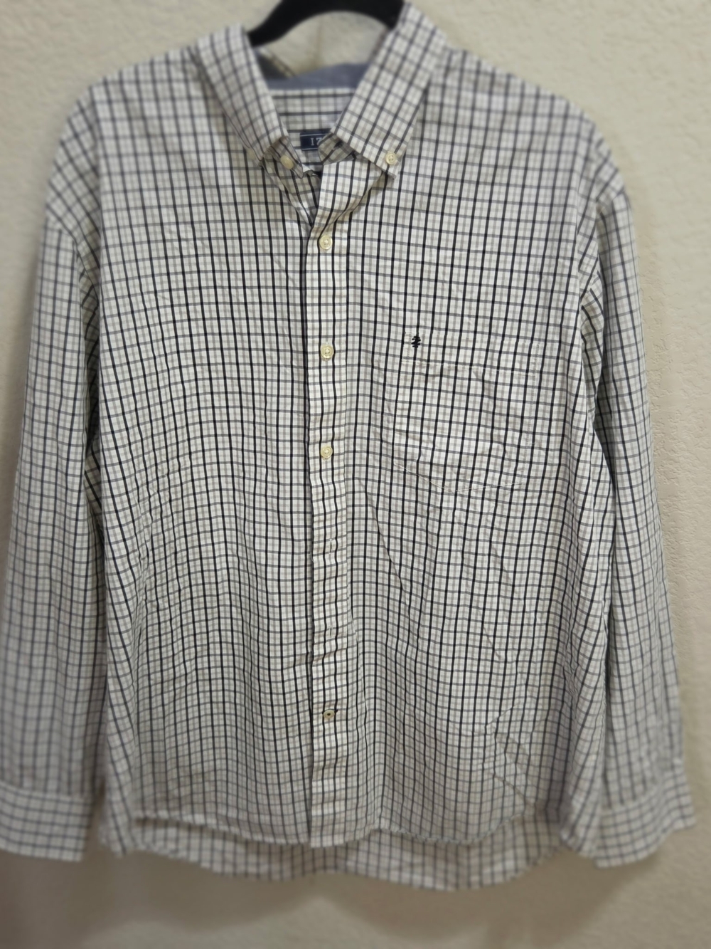 Izod Men's White & Black Plaid Button-Down Shirt